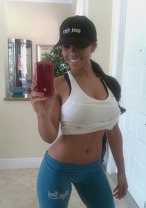 Petite peste pas coincée pour un plan cul sur Paris