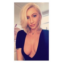 Coquine cherche un mec discret à Paris pour une après midi cul