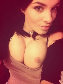 Coquine suceuse pour une fellation sur Paris