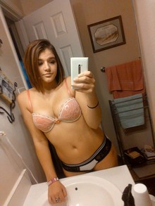 Femme dépravée aimerait baiser avec un reubeu macho sur Paris