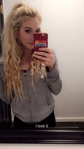 Jeune coquine chaude comme la braise pour un plan cul immédiate