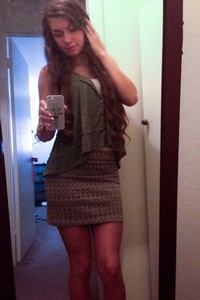 Salope pas farouche attend sa sodomie sur Paris pour l'après midi