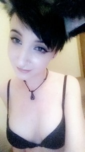 Femme célibataire cherche à trouver un reubeu bien membré à Paris